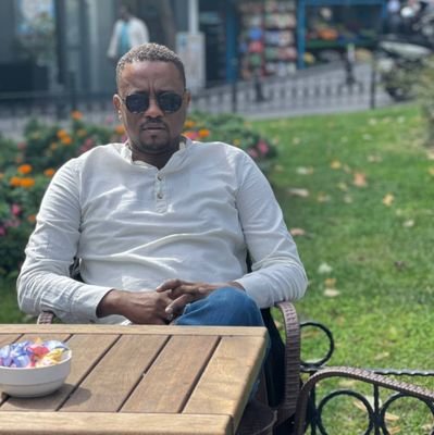 شخص يبحث عن الحياديه مؤمن با نفسي واسعي ان اكون متسامح معها احلم بلدي تكن اعظم البلدان