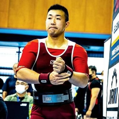 83キロ級ベンチプレッサー兼パワーリフター
公式記録
SQ:195kg BP:147.5kg DL205kg
Total:547.5kg
Equip:175kg
4スタンス(Ａ１)