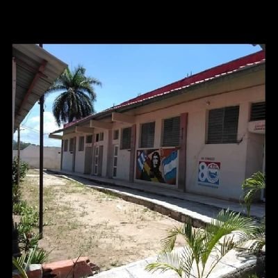 Escuela secundaria básica urbana fundada,en el curso 1978-1979,ubicada en el municipio Río Cauto , en el poblado de Cauto Embarcadero .