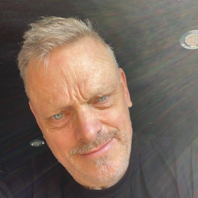 i am so cool i have pengiuns living in my hair 100% vegan. https://t.co/pvaqZ76FKn