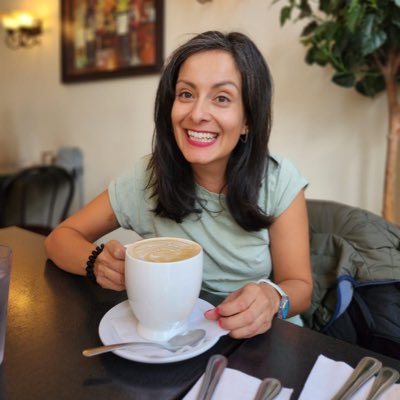 I'm a UI/UX designer based in Montreal, Canada, originally from Colombia