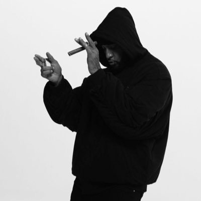 camille_nivet's profile picture. 26 / the whole future lies in uncertainty : live immediately