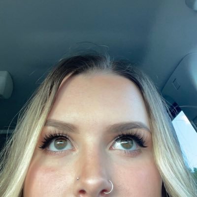 strictlylindsey Profile Picture