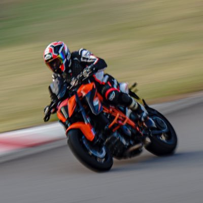 KTM 125DUKEで楽しく遊んでます。1290SDR増量しました。 ぼっちツーばかりですが何か？ 阿蘇大好きでのんびり楽しんでます。ブログもボチボチやってます。