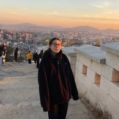 dic que utilitzaré Twitter, faig un tweet i desapareixo un altre any:)