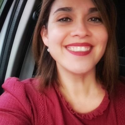 Madre, trabajadora, ama de casa, cinéfila. En el tiempo libre, ¿qué tiempo libre?Busco y hablo sobre mis aficiones. Creo que lo esencial es invisible a los ojos