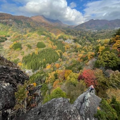2015年頃からキャンプ🏕頻度が増え、2018.06から山🏔歩きを始め、2019.10体重85kgとポッチャリ?ながら、ボルダリング始めました。少しずつ登れるようになり、今は4-3級を進めております。