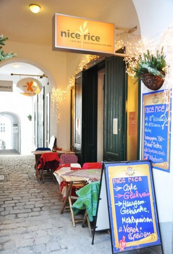 nicericeWien's profile picture. Wir sind ein kleines aber feines Café mit vegetarischen Speisen, versteckt im 6.Bezirk im Raimundhof. 
Täglich frische Mittagmenüs, Kaffee und Kuchen.