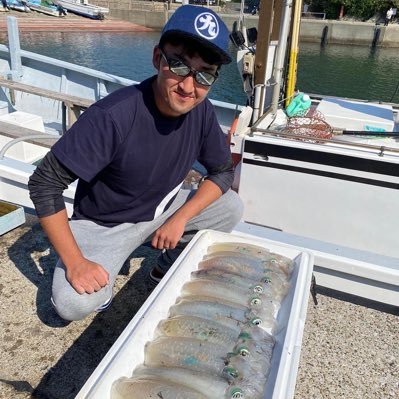 お酒と釣りが大好きなバスの運ちゃんです🎣🚌🍺 基本、船釣り（キス・カワハギ・マルイカ・タチウオ・マダイ・ヤリイカ・スルメ・マグロ・深場・ティップラン・遠征ルアー）エリアトラウトをやっております☺️🎣メダカ 犬 巨人