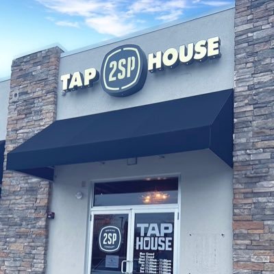 If @thetwostonespub and @2spbrewing were mashed together. 🍽🍻🍔 #2sptaphouse 🍺 Now Open 7 Days a Week!