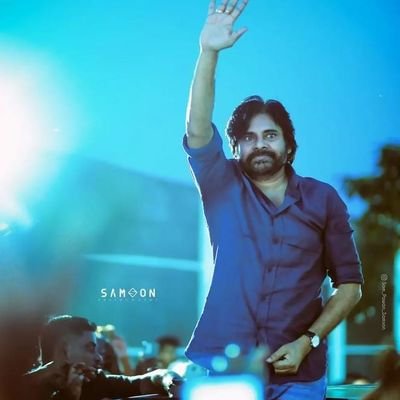 🇮🇳🙏✊️✊️°°••ఇల్లేమో దూరం అసలే చీకటి గాఢాంధకారం... దారంతా గతుకులు, చేతిలో దీపం లేదు ^^^°°కానీ గుండెల నిండా ధైర్యం వుంది.హా.. హా.. ధైర్యం వుంది.. °°✊️✊️🇮🇳🇮🇳