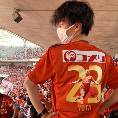 アルビサポであり、キャンパーであり、仕事は美容関係を21年。ホーム戦では #亀田製菓配りおじさん として非公認で活動中！目標はタイトル取る事 YouTubeもしてるおじさん⬇️ 今年のテーマは【勝利、成長に貪欲に】【健康＝美容＝運動】毎日戦う最強の敵は睡眠障害と知覚過敏 #新潟にタイトルを #TEPPEN