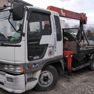 昭和42年創業
近畿運輸局長指定民間車検工場。
軽から大型まで車検・修理・保険各種取扱。
代表取締役社長　永吉隆徳