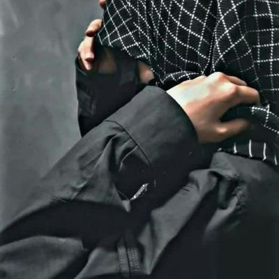 ansherli_16's profile picture. و تواصو بالصبر از شرِّ تمامِ دلتنگی‌ها . ‌.
یه‍ دهه هشتادی | طراحِ گرافیك | دلداده‍ ارباب :)🌱!