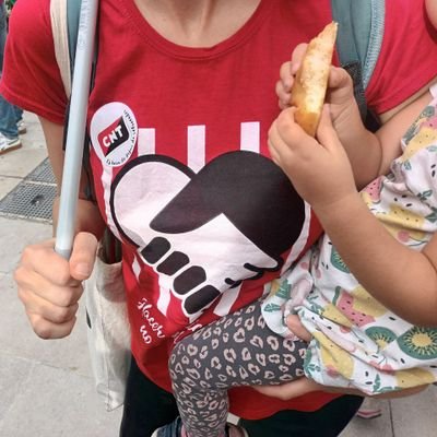Mil mamás parando la ciudad 💜🖤
En CNT Granada y Petra, maternidades feministas.
Castellana en el sur.
