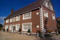 Catton Old Hall is an historic Norwich B&B. This welcoming, romantic house is an oasis of 17th century quirky charm