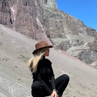 Master Nutrición Clínica /“Tu relación con la comida habla de ti” 👉🏻 Manejo de emociones y Nutrición ✨