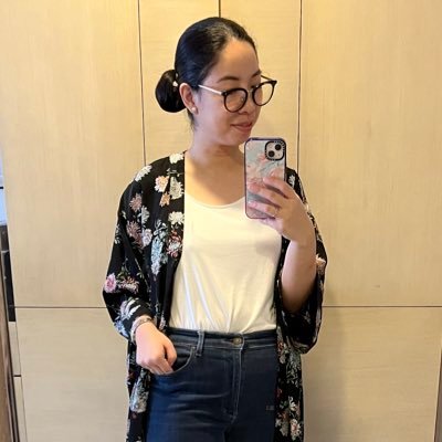 Mix of Filipino, Chinese & Spanish. Grew up in Manila, but with Ilonggo, Negrense, & 廈門 roots. Writer. 積ん読. Lover of words. A twitter for my thoughts. 💬
