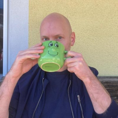 (er/he) Im Team von @katdro 💚 Gründer von @lblngsldr_rcrds 🎶 hier privat. Views are my own ✨ Neu: @leopoldmusic - Love is no Utopia