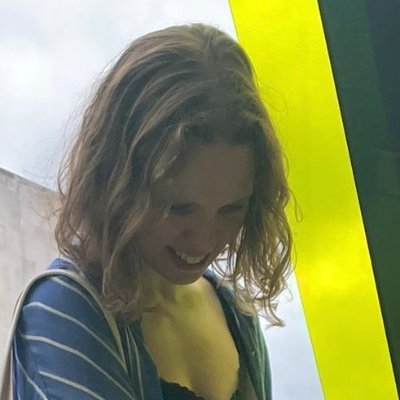 :/

She/her