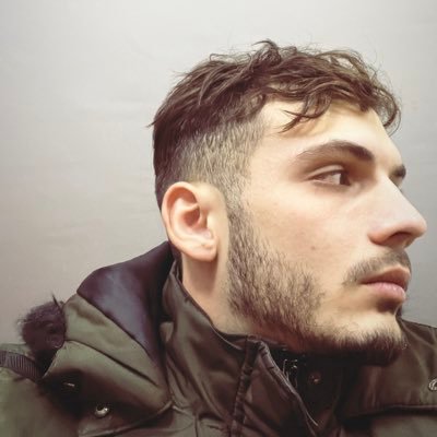 Gesticule dans c’monde prouve que tu existes Sans amour dans l’ cœur Y’a que les murs qui résistent