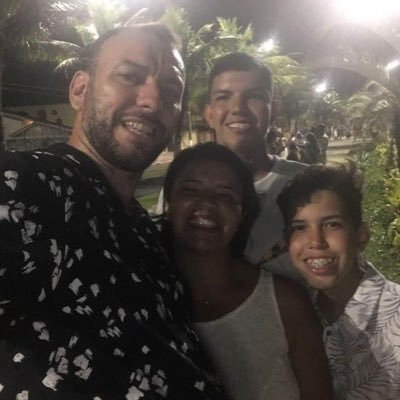 Empresário, Totalmente contra Socialismo/ Comunismo, dedicado a lutar pra felicidade das pessoas