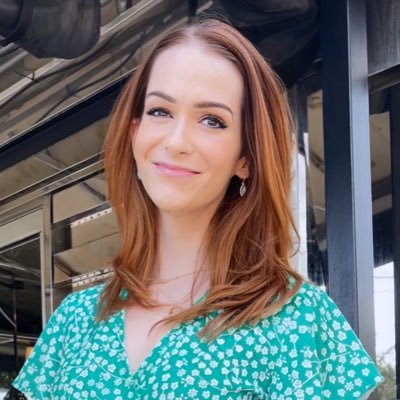 theliz227's profile picture. Artist, aerialist, professional void starer