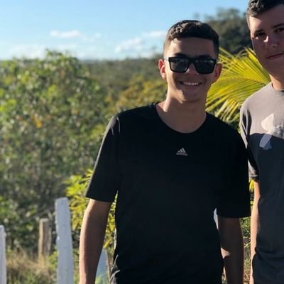 Robervrauu's profile picture. tive que mudar