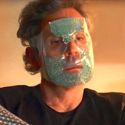 donelosamp's profile picture. parece a vaca do presépio (fan account)