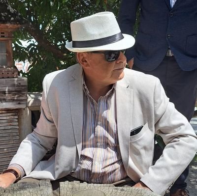 carlos_ayub's profile picture. Fanático de Ferrari.  Hincha de la UC. Orgullosamente Bombero de Santiago. Aquí comento solo a título estrictamente personal.