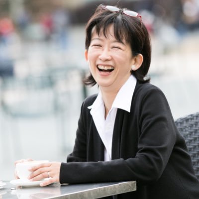 „Lass uns leben wie ein Feuerwerk“*(「花火のように生きよう」) と聞いて、世界中のひとがどんな生き方をイメージするのか、興味があります😊 *Wincent Weiss - Feuerwerk https://t.co/Ps8hTIC9kw