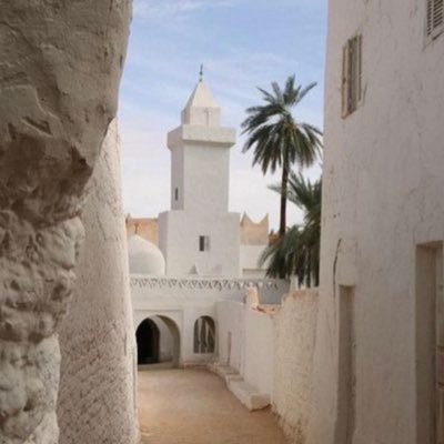 ياباعث الخلق يامحيّي رميم العظام .. نفسي على باب جودك ترفع كفوفها