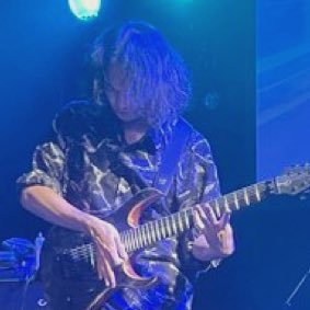 ARSEMYTHのギター。株式会社スタジオカリーブ所属。 ギタリスト、作曲、編曲。