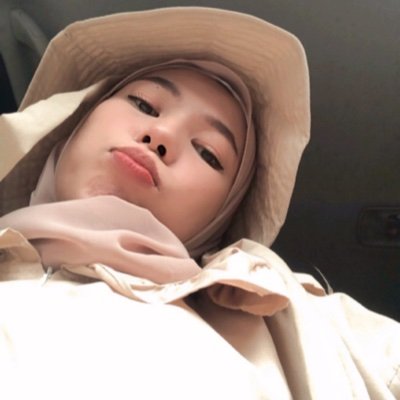 YanthiArgata's profile picture. Back