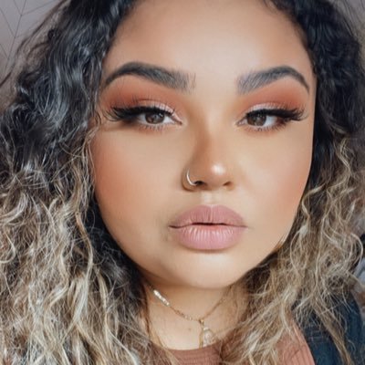 Content & Marketing babe🖤 Collab Contact: honestlydejaa@gmail.com My Business: https://t.co/kKpGwXbmYi UGC Portfolio 👇
