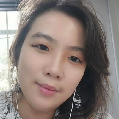 Devy Leona Profile