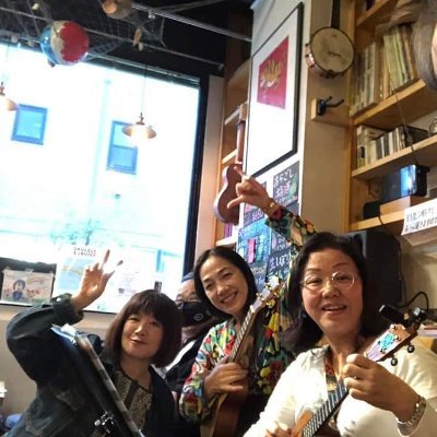海の家風カフェバー高円寺あづま通り「やじきた2号店」。
美味しい料理とお酒。ウクレレの会やソロウクレレワークショップ開催してます。
営業時間
火曜日~土曜日18:00-24:00
日曜日14:30-21:00
定休日:月曜日
03-5356-6308
#間借り募集中
#ウクレレ
#やじきた2号店