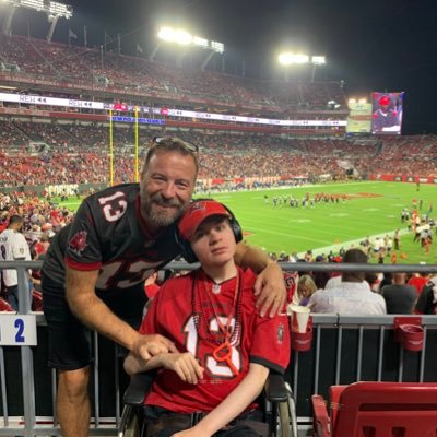 Hubby, Dad, golfer, Footie Fan (COYR), NFL Fan (Bucs), gamer & Jedi in any order! Buccaneers contributor for @NinetyNineYards. oh and ❤️ Taylor Swift