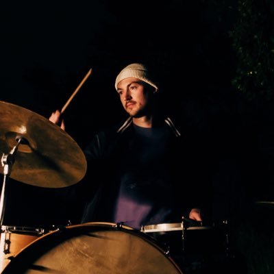 Award winning aaaaaand losing drummer. Hear my highly motivational album Sun Swells: https://t.co/vvyVc1hAL7 👍 thankya