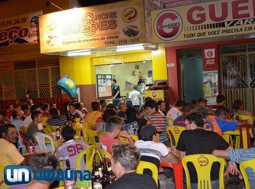 A MELHOR LANCHONETE DO ALTO SERTÃO PARAIBANO...SEMPRE MOVIMENTADO COM A SOCIEDADE DE UIRAÚNA E DAS CIDADES VIZINHAS. LOCALIZADA NO CENTRO DE UIRAÚNA ;)