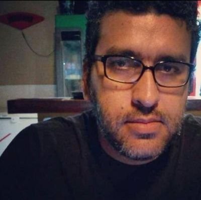 Doutorando em Linguística (UFPE) | Guitarrista da Fuga de Saturno | Escritor