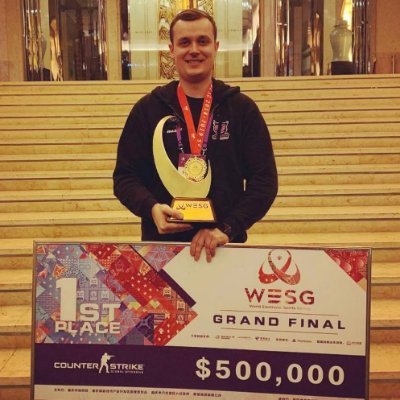 Italiyalik aktrisa, porno yulduz Frederika Yaponiya harbiy lagerida jinsiy qiynoqqa solingan qiz tasvirlangan video