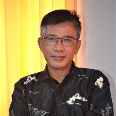 Suka baca berita ekonomi dan global
• No DM