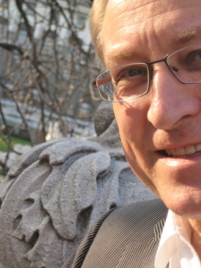 WolfgangSander's profile picture. Ich befasse mich als Wissenschaftler mit politischer Bildung - und damit auch mit Politik, Schule und Pädagogik.