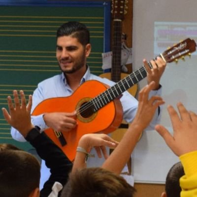 Maestro de música en el CEIP San José Obrero de Jerez de la Frontera y guitarrista flamenco 
#flamencoenelaula
https://t.co/RIxSudrXnX