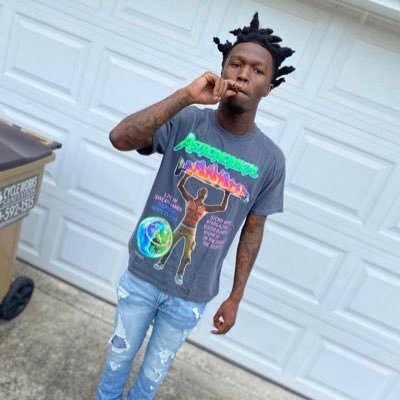 livin’ life like ain’t no 2moro ,, am married to the game💍🏴☠️🤑