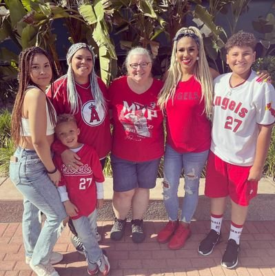 I am a die hard Angel fan, baseball is life! Mom to 3 beautiful girls and grandma to 2 handsome grandson's. Proud Teamster and shop steward out of local 952!