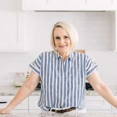 A mom of four, wife, recipe blogger, and author of The Holiday Slow Cooker Cookbook. https://t.co/nTGOhJFopo…