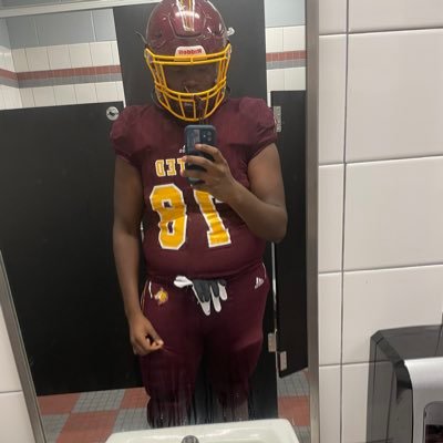 UNCOMMITTED- C/o 24 6’4 320 O-line/GPA:3.6 1st and 2nd Team All- Academic/‘23 BISD Athlete of the Month/ Bench-285 Squat-425 40-5.5