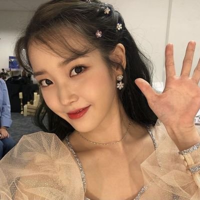 strawb3rrylune's profile picture. fortes fortuna adiuvat | lf ga moots